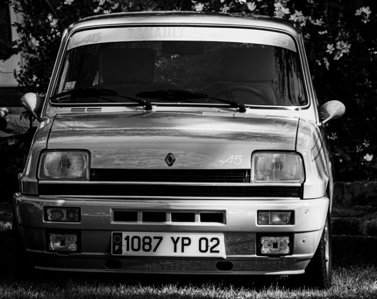 Classic Renault car front view in black and white, showcasing vintage design.