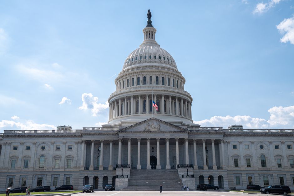 Stunning architectural shot of the US Capitol under a clear blue sky.