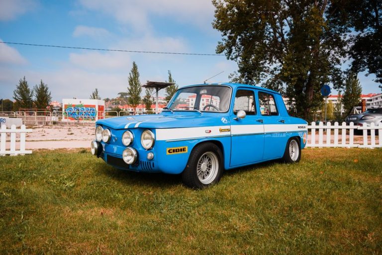 Classic blue Renault 8 car parked outdoors, showcasing vintage charm.