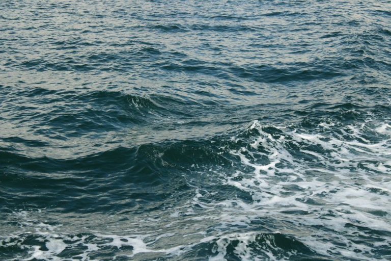 Serene view of ocean waves gently rolling in daylight, perfect for relaxation themes.